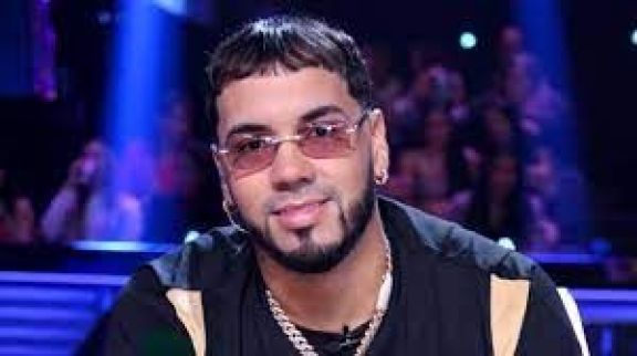 Sorpresa en las redes sociales: el auto favorito de Anuel AA que usa una expareja, despertó sospechas
