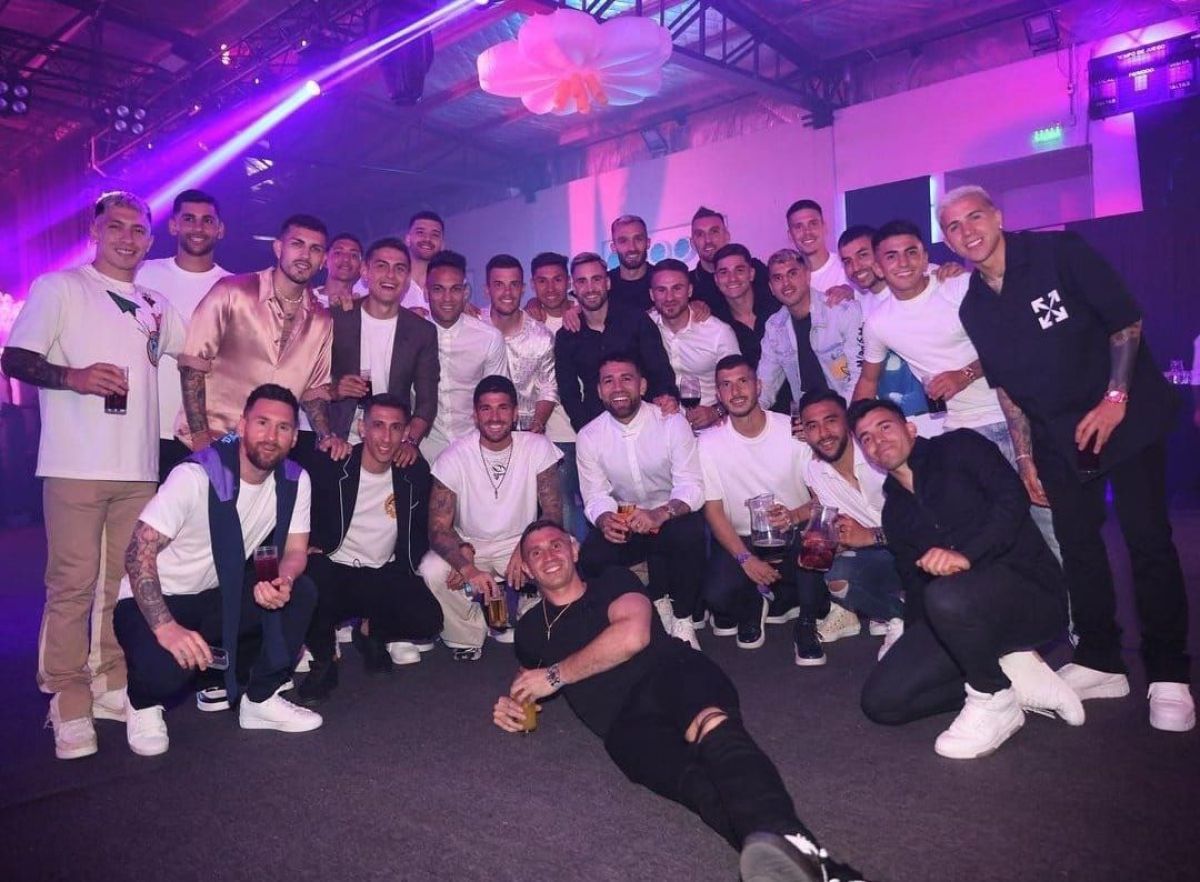 Los videos virales del festejo de la Selección: Lionel Messi bailó junto a Antonella, Tini y De Paul