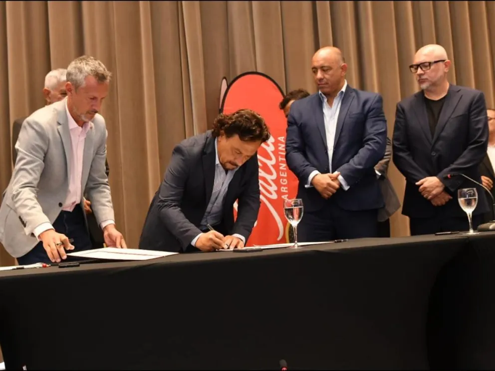 Gustavo Sáenz presentó una línea de crédito destinada a empresas turísticas