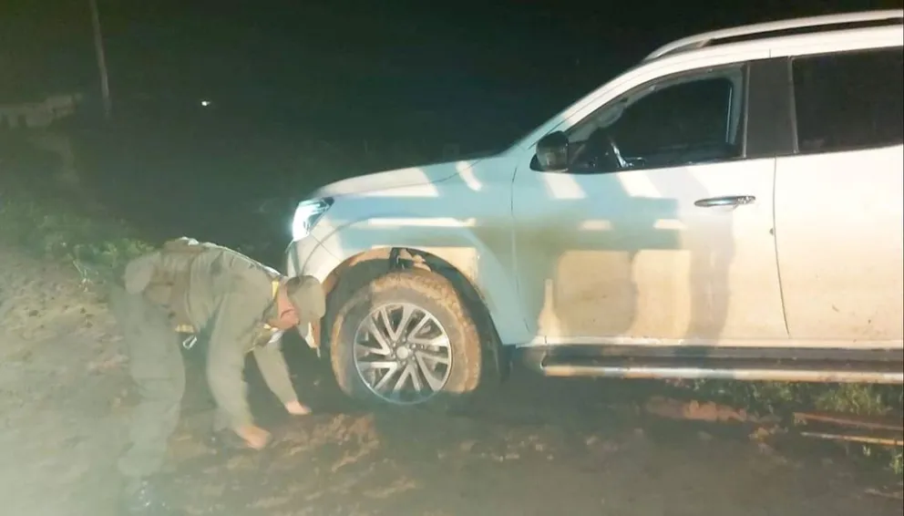 Delincuentes abandonaron una camioneta con cerca de 18 kilos de cocaína