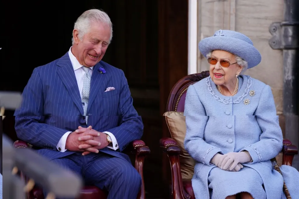 La fuerte traición del rey Carlos III a la mejor amiga de Isabel II: la dejará en la calle 