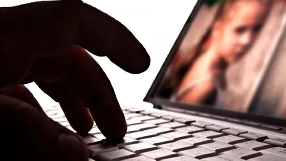 Hombre acusado de distribuir pornografía infantil, se negó a declarar