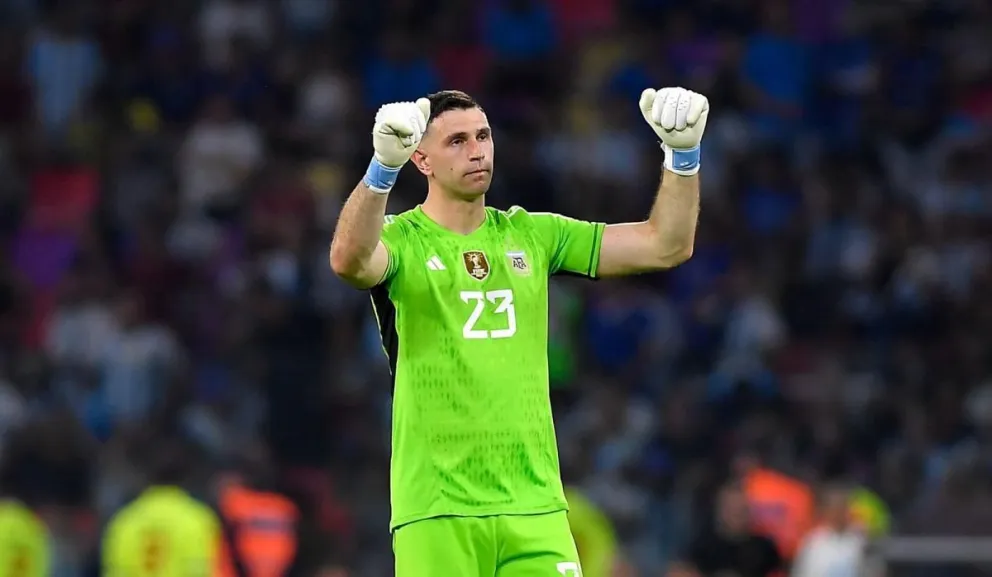 El posteo del Dibu Martínez en Instagram con una curiosa dedicatoria para Messi y Scaloni 