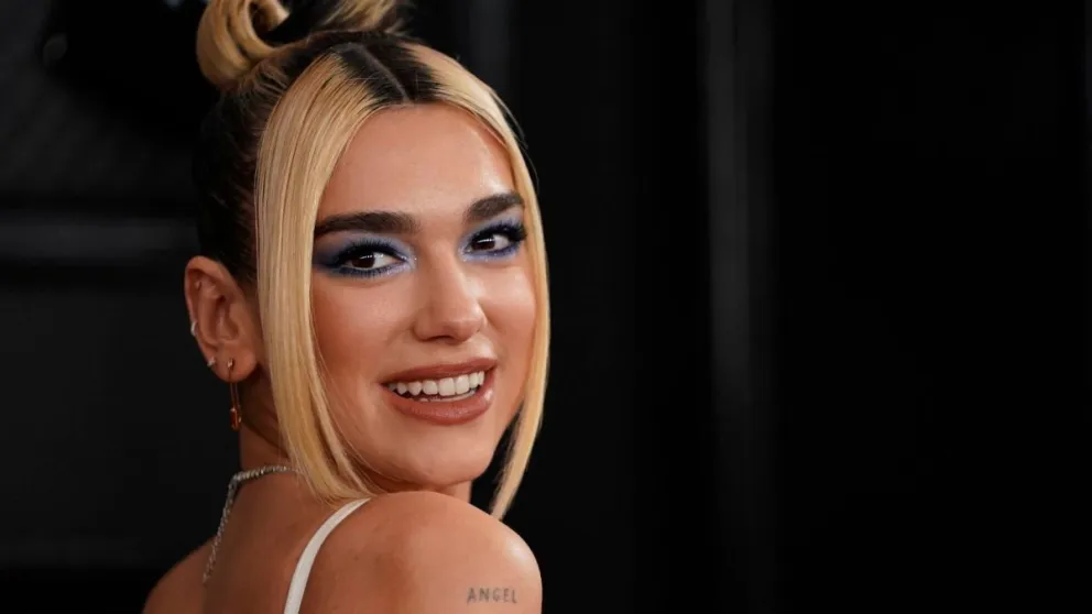 Se rinden ante sus pies: Dua Lipa conquista las redes con espectaculares fotos en bikini de tejidos