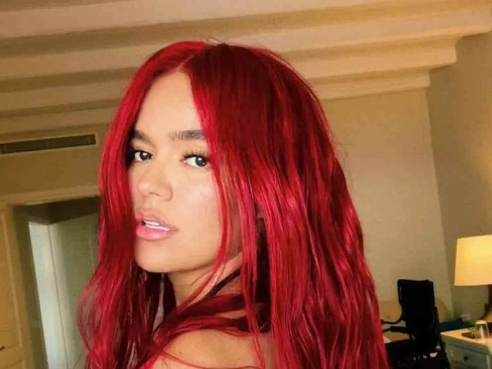 Una Fan total: Karol G y el emocionante motivo porque el que se arrodilló ante Shakira