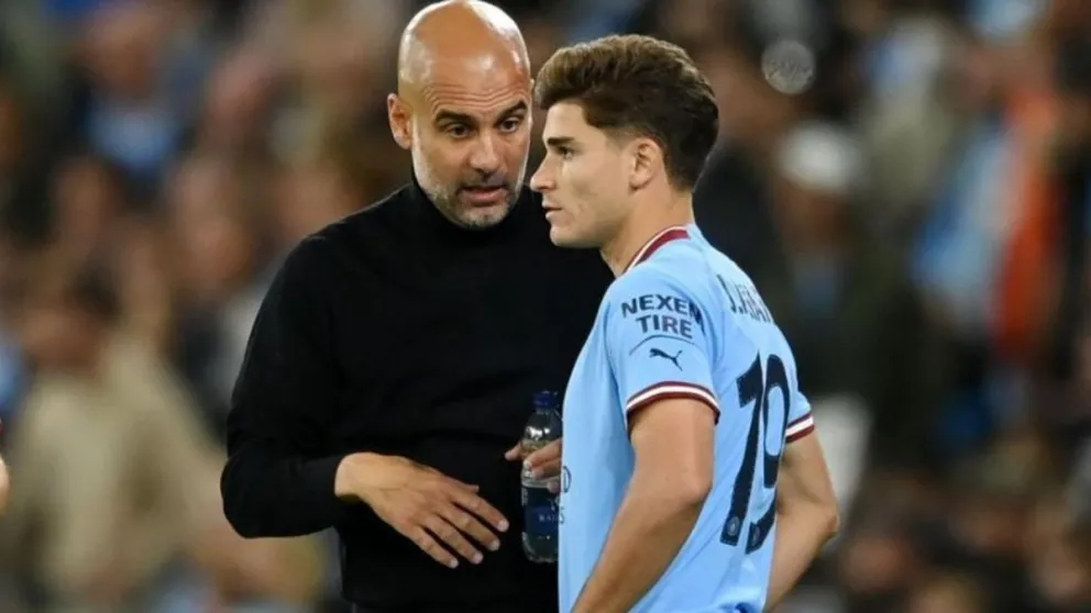 Pep Guardiola sorprende a todos y le da una gran recompensa a Julián Álvarez