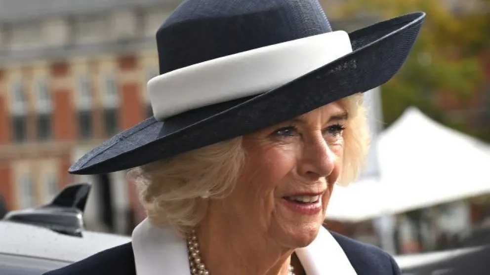 Posible infidelidad: el insólito empleado que encantó a Camilla Parker y desató la furia de Carlos III