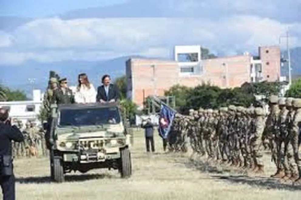 Foto: Acto en homenaje a héroes de Malvinas. Fuente: Twitter