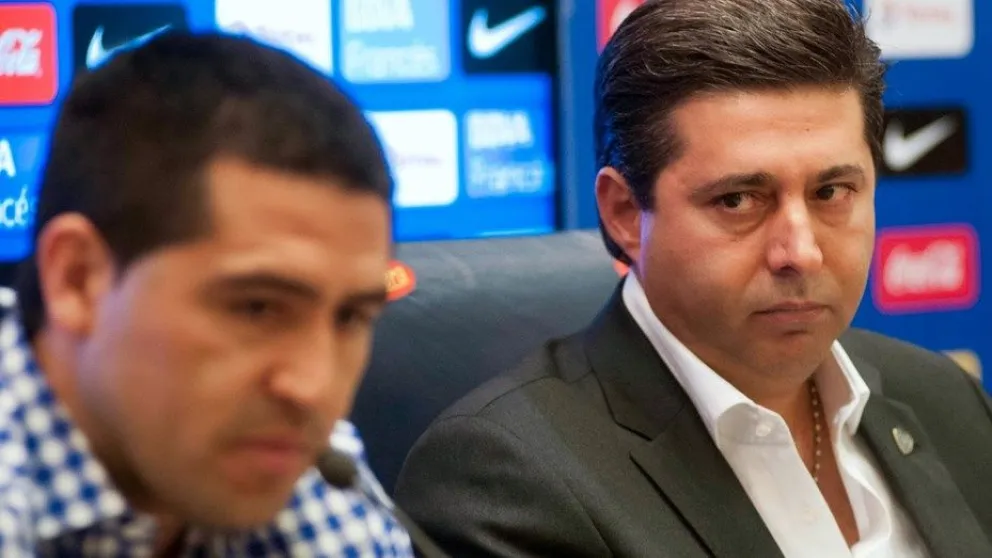  Arde Boca: Daniel Angelici lanzó una grave acusación contra Riquelme tras la negativa de Martino 