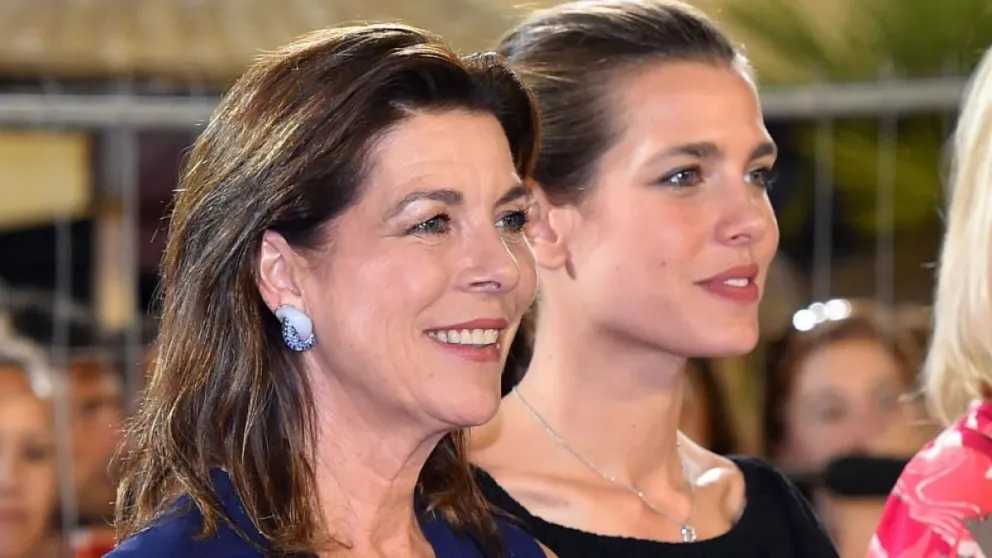 La edad no influye: el estilo que combinaron Carolina de Mónaco y Carlota Casiraghi en un evento