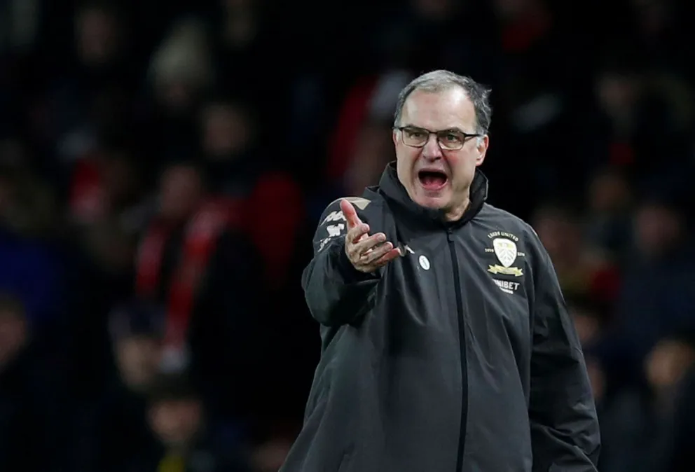 Tras meses sin tener trabajo, esto es lo que ganaría Marcelo Bielsa en comparación a Scaloni si vuelve a dirigir