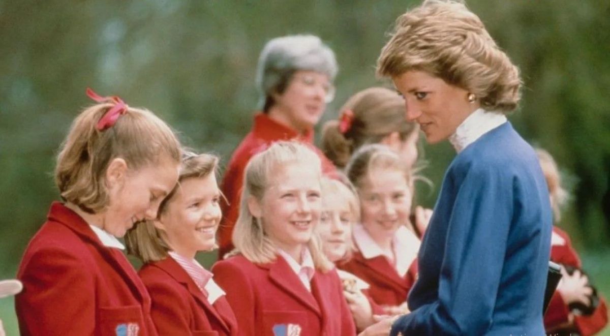 Lady Di, visita su ex colegio.