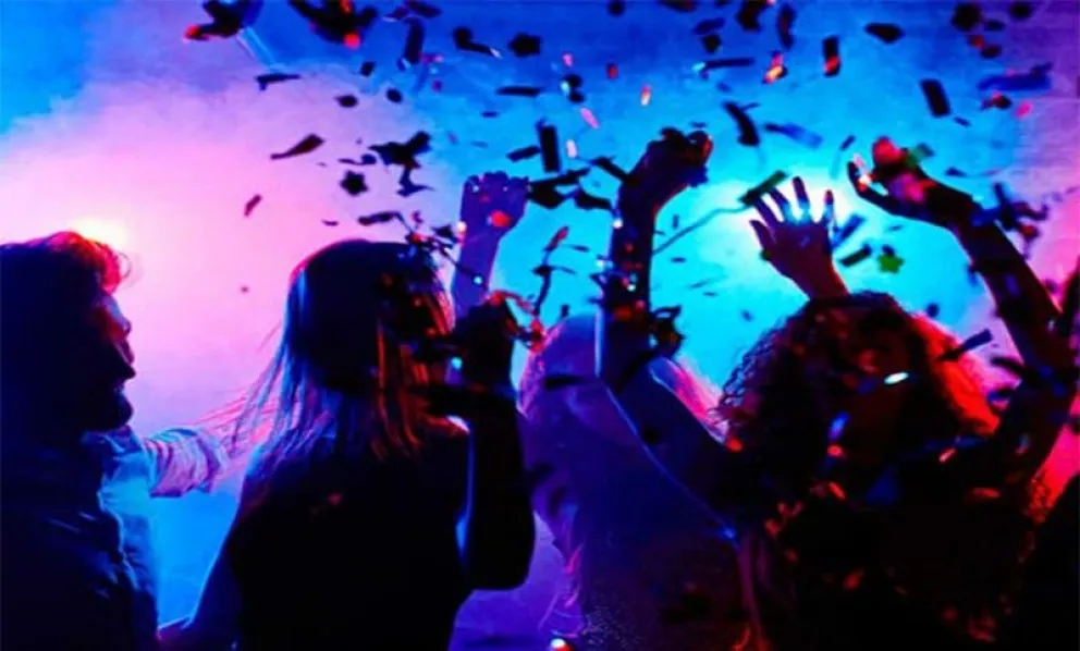 Fiesta clandestina en General Güemes: una mujer de 49 años organizó el evento para 80 personas 