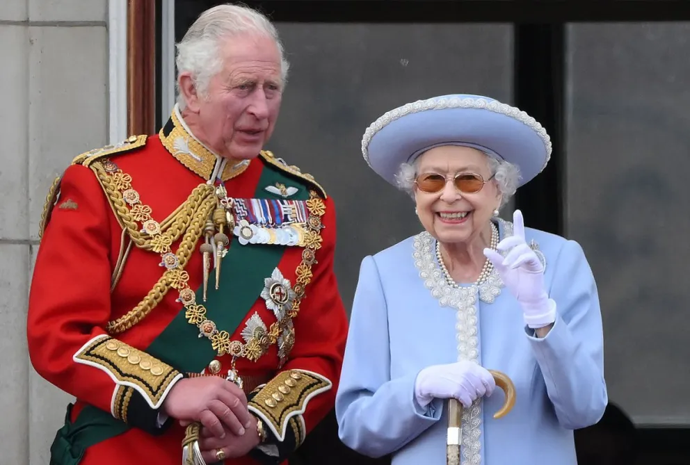 Sentido homenaje: el rey Carlos III y el príncipe Guillermo cumplen el último deseo de Isabel II