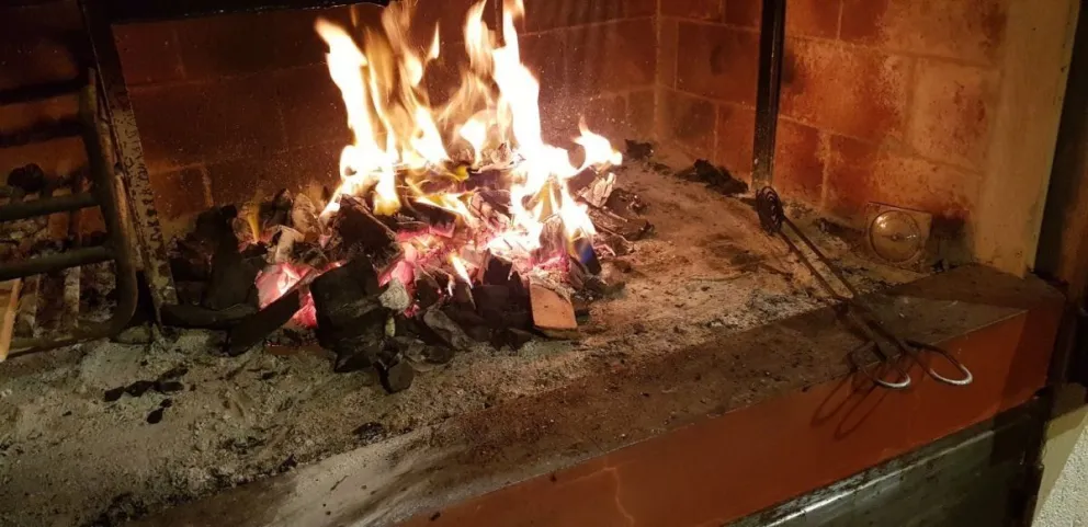 Hacía un asado y se prendió fuego