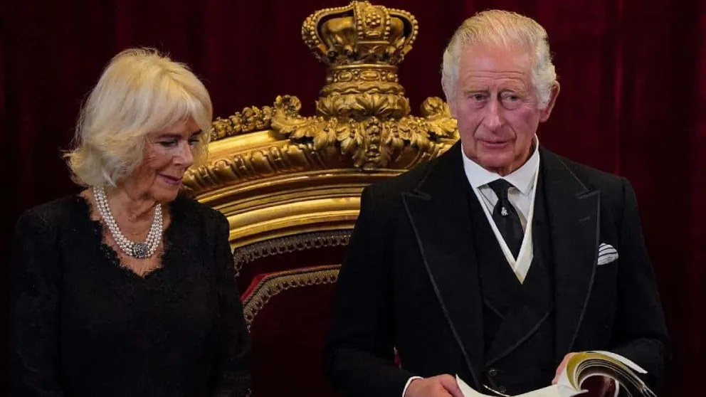 El desconocido trauma del rey Carlos III provocado por Isabel II que solucionó Camila Parker