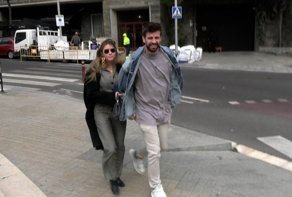 CLARA CH&Iacute;A Y PIQUE
