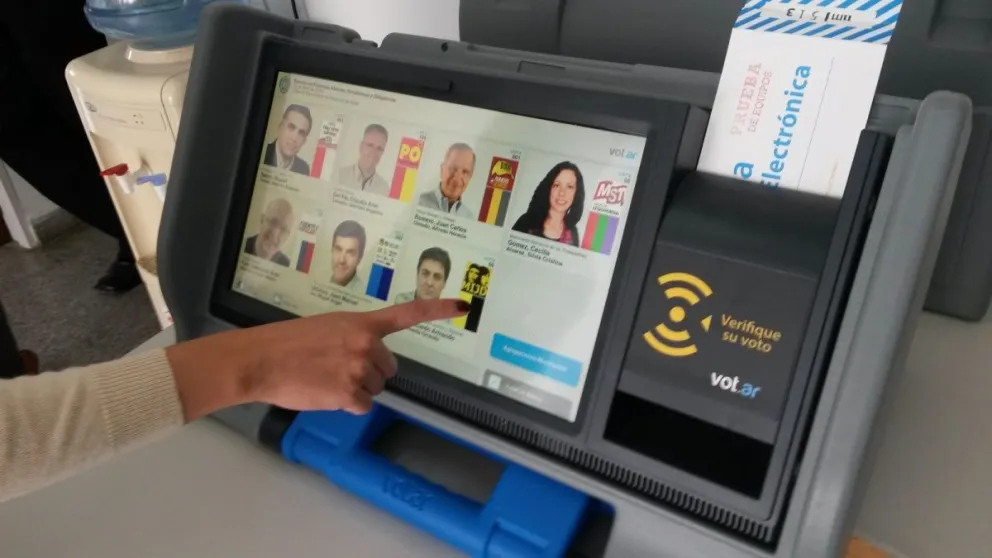 Elecciones 2023: resaltan el valor de las boletas electrónicas ante la cantidad de candidatos