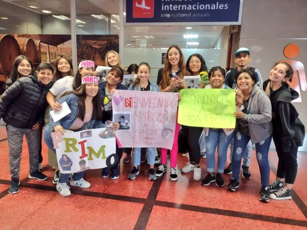 El salteño Marcos Ginocchio volvió a Salta tras ganar Gran Hermano y fue recibido por cientos de seguidores