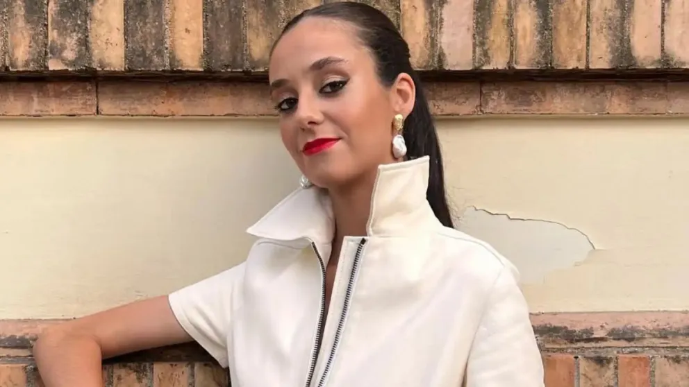 Victoria Federica se destapó ante las cámaras para atrevidas fotos en bikini: Palacio Real en llamas 