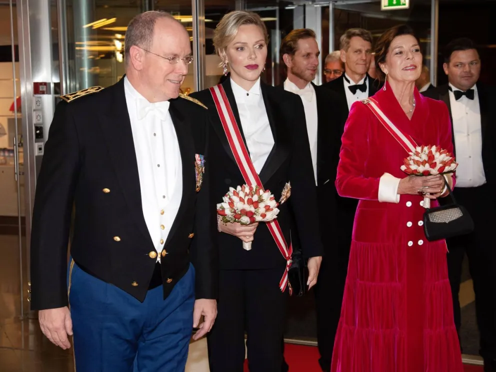 La princesa Charlene y el príncipe Alberto rendidos y hundidos: ruego desesperado a Carolina de Mónaco