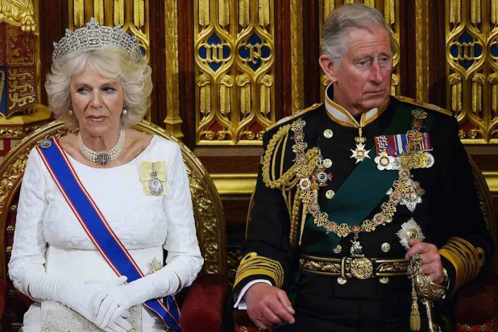 Las despiadadas respuestas de la gente ante la invitación de Carlos III y Camila Parker a su coronación