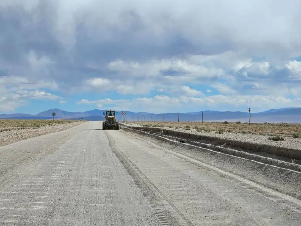 Continúan las obras de repavimentación de la Ruta 27
