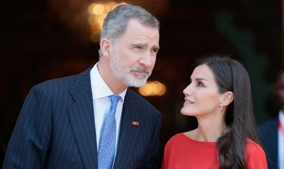 La magnífica estrategia de Letizia para dejar impecable a Felipe VI y hundir a Juan Carlos I