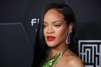 Rihanna deslumbra con atrevido look: ideal para presumir tu embarazo y figura a la perfección