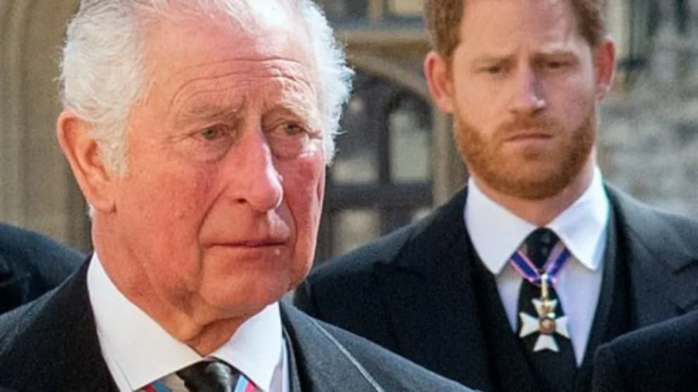 Por este motivo el príncipe Harry es una amenaza para la coronación de Carlos III 