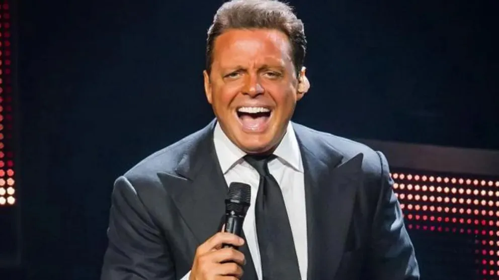 Las increíbles y especiales vacaciones de Luis Miguel y Paloma Cuevas: escena acaramelada