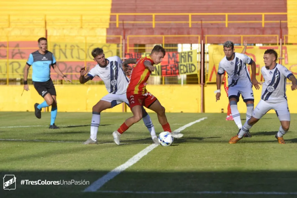 Juventud Antoniana sigue sin enderezar el rumbo y perdió duramente ante Boca Unidos