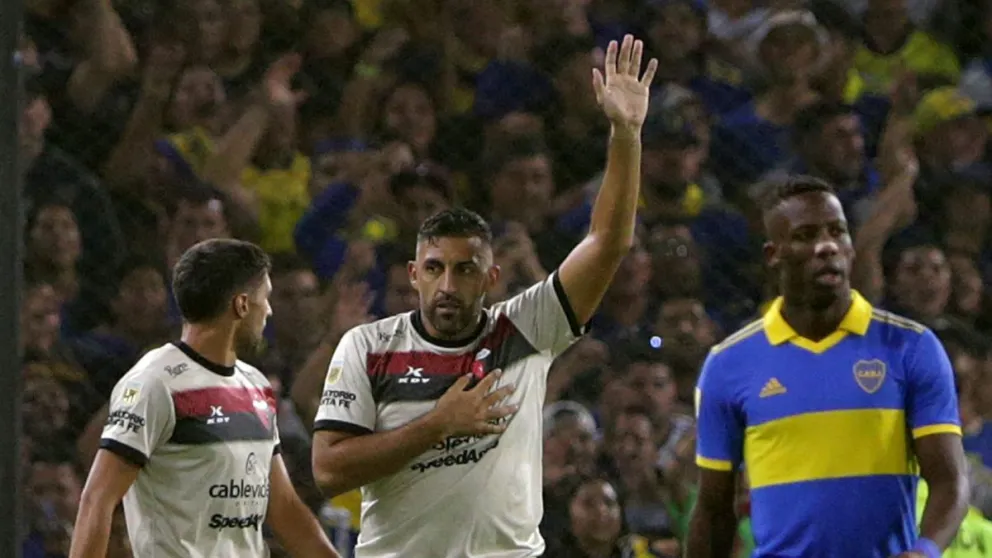 Con el repudio de la Bombonera y Almirón en el palco, Boca perdió ante Colón y agrandó la crisis deportiva
