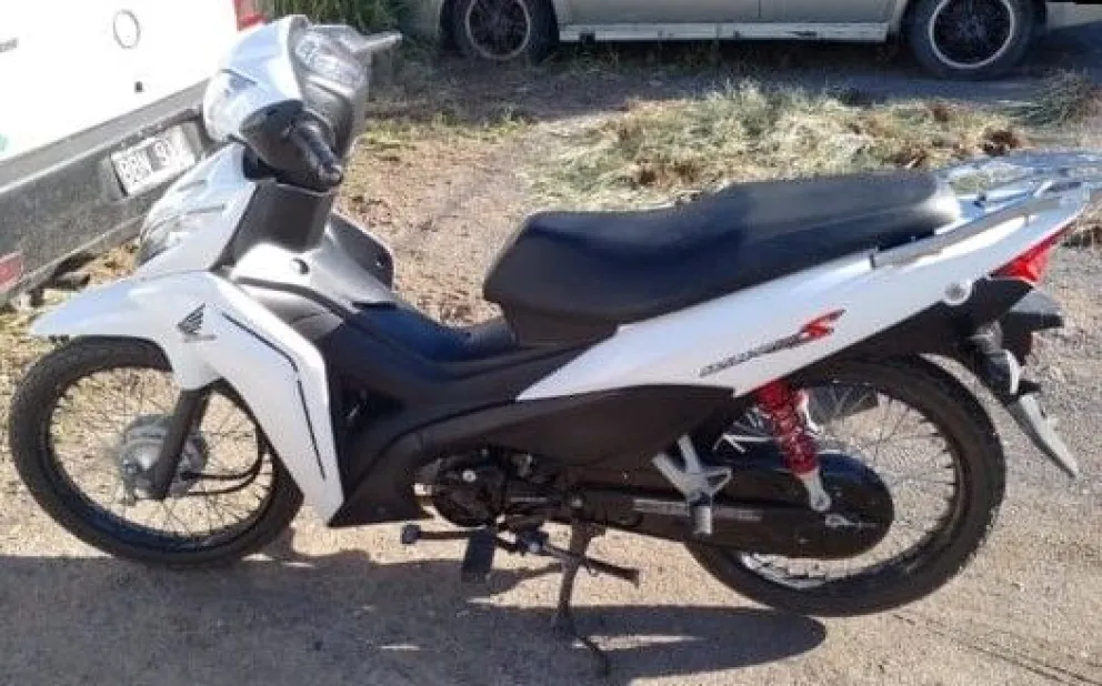 Le robaron su moto en el hospital de Salvador Mazza y tuvo que recuperarla en Bolivia