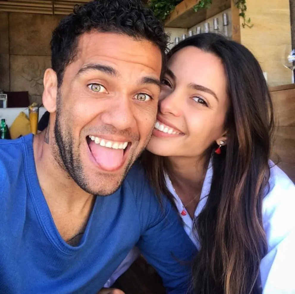 Tras hundirlo ante el mundo: Joana Sanz acude a Dani Alves en busca de increíble suma de dinero