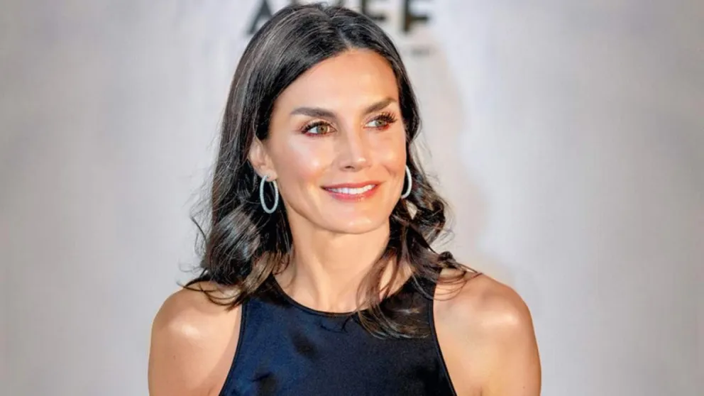 No soporta que sus hijas vuelen lejos de casa: la reina Letizia adoptaría a jóvenes adolescentes