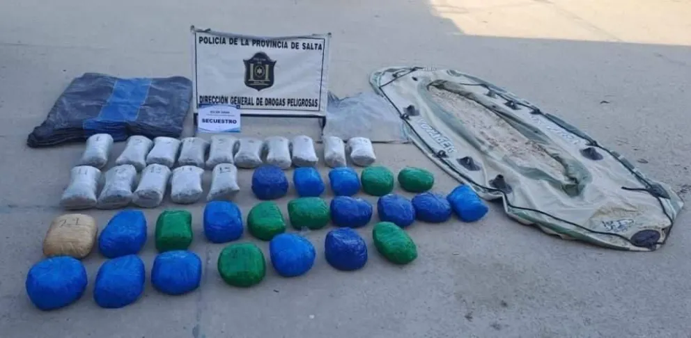 Buscaban a un joven extraviado y encontraron 39 kilos de marihuana en un gomón