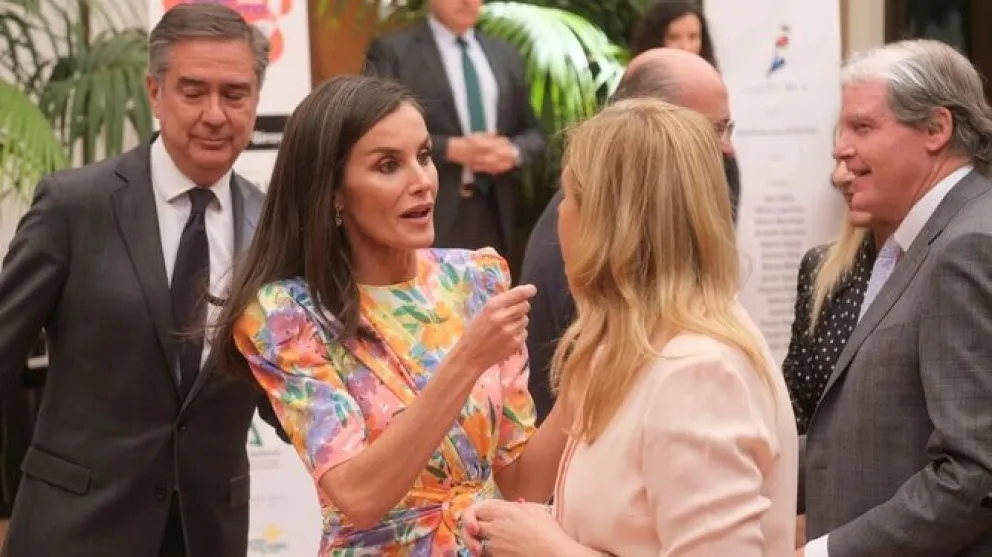 La reina Letizia recibe brutal ataque en el Gran Teatro y el rey Felipe VI no acude a ayudarla