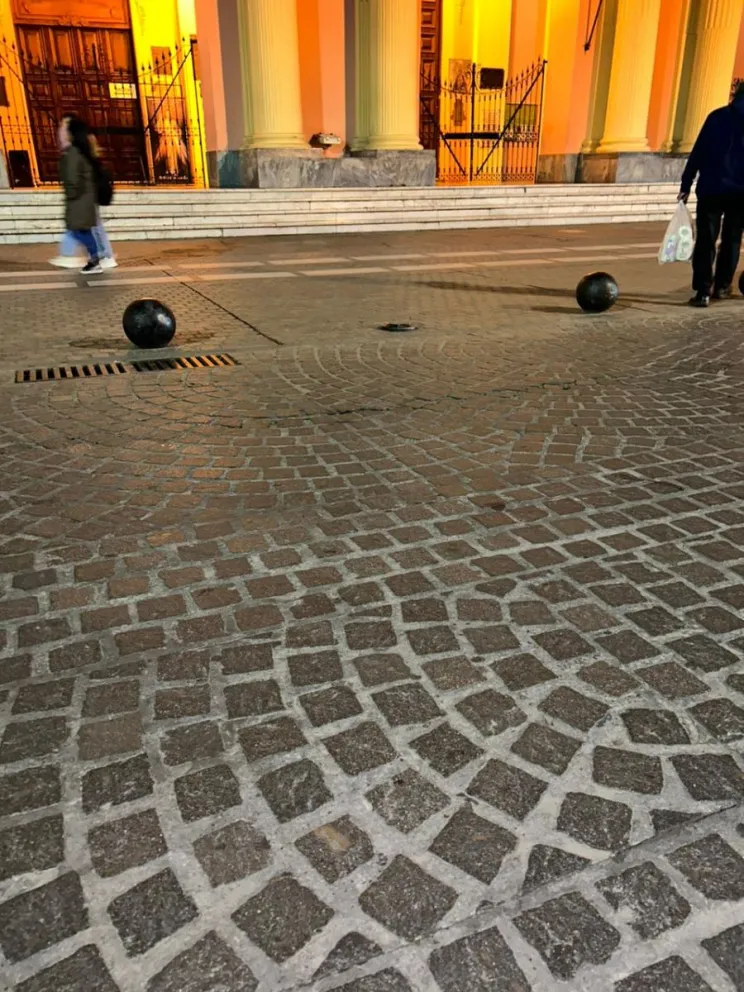 La Municipalidad desmiente la existencia de un pozo frente a la Catedral