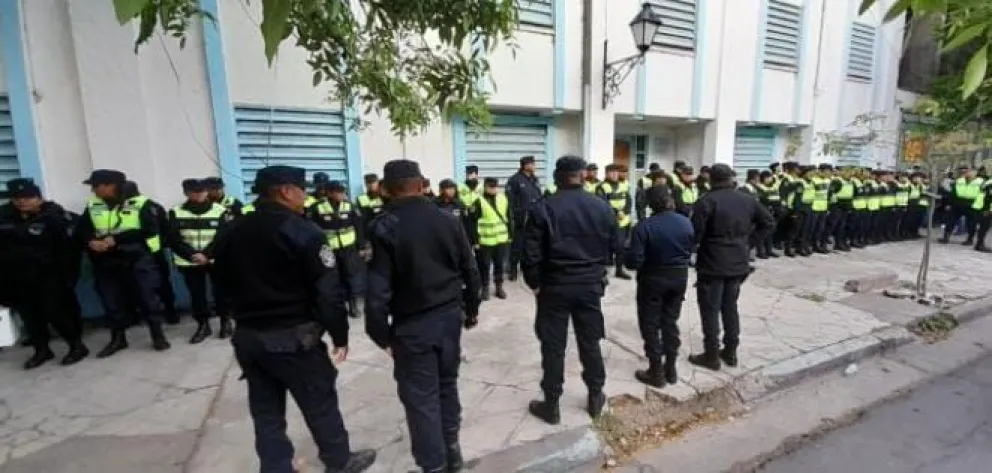 Mañana agitada: la policía informó 18 allanamientos y 12 personas detenidas