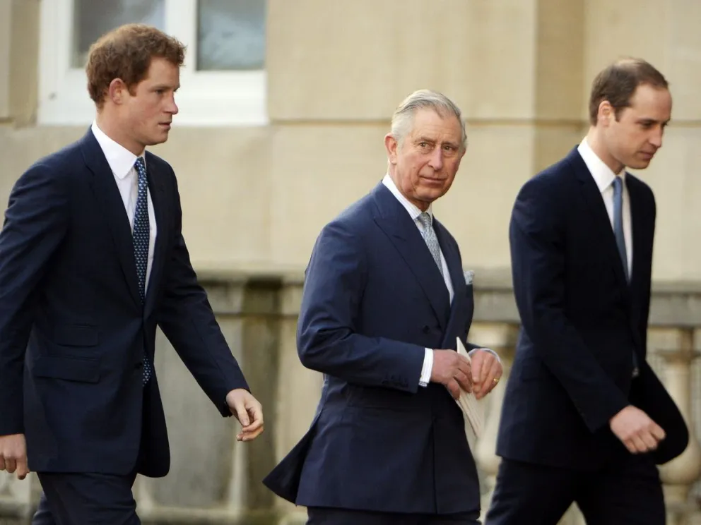 El rey Carlos III juega su última carta para reconciliar a Guillermo y Harry: usó un arma infalible