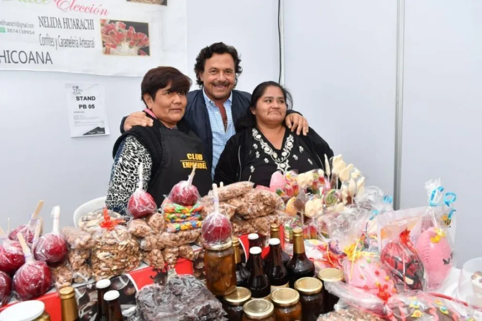 Gustavo Sáenz participó, junto a los emprendedores, de la inauguración de la Feria Potencia 2023