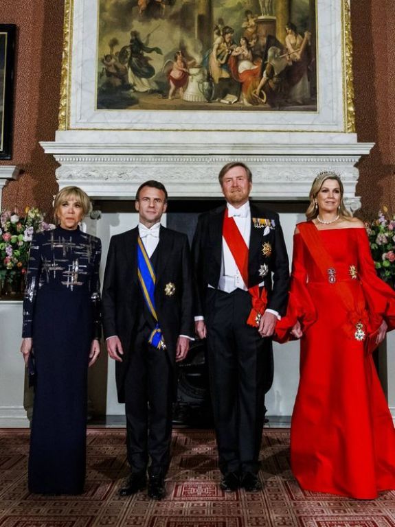 Emmanuel Macron con los reyes de Holanda.