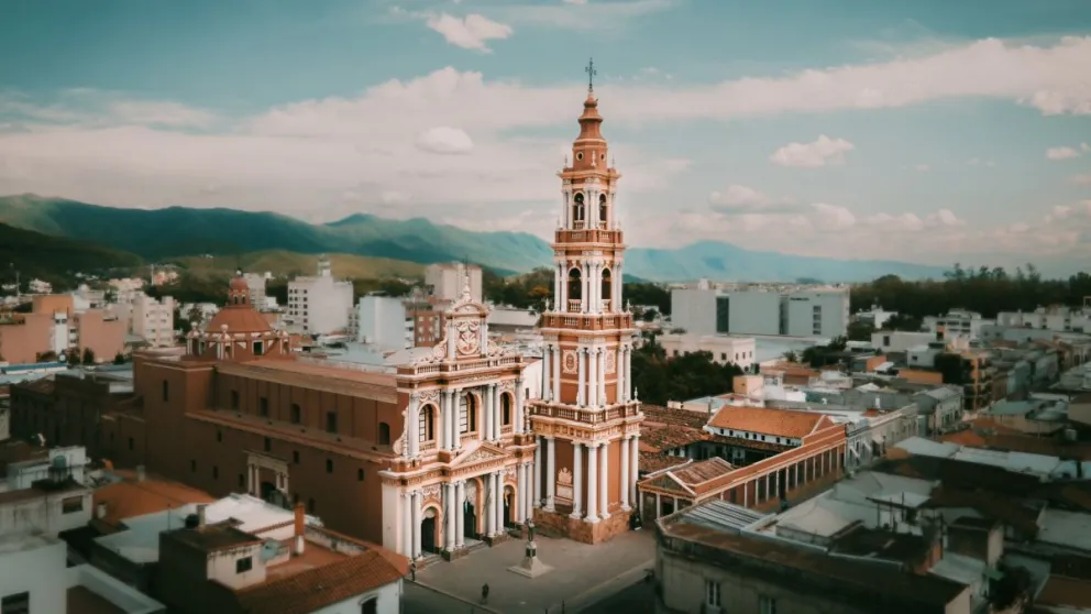 Salta celebra hoy sus 441 años de fundación con diferentes actos y desfiles 
