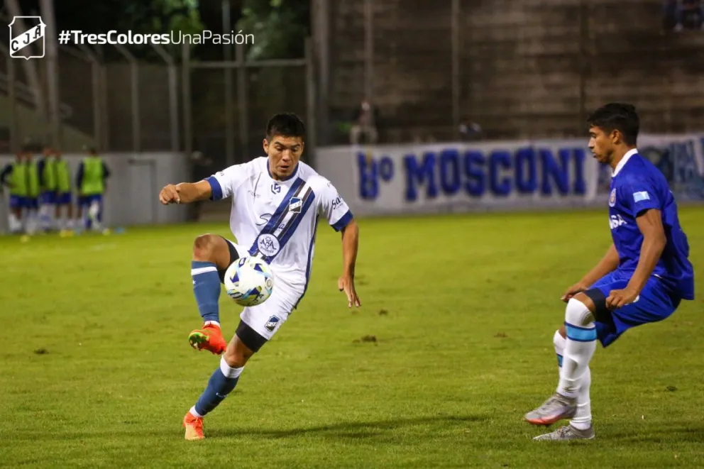 Juventud Antoniana sigue sin poder imponer su juego y empató ante Sol de América