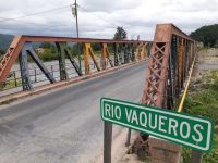 Urgente: hallaron a un hombre muerto en la parada de colectivos de Vaqueros 
