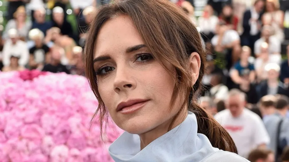 Impecable estilismo: conocé los looks más ostentosos de Victoria Beckham en su cumpleaños 49 