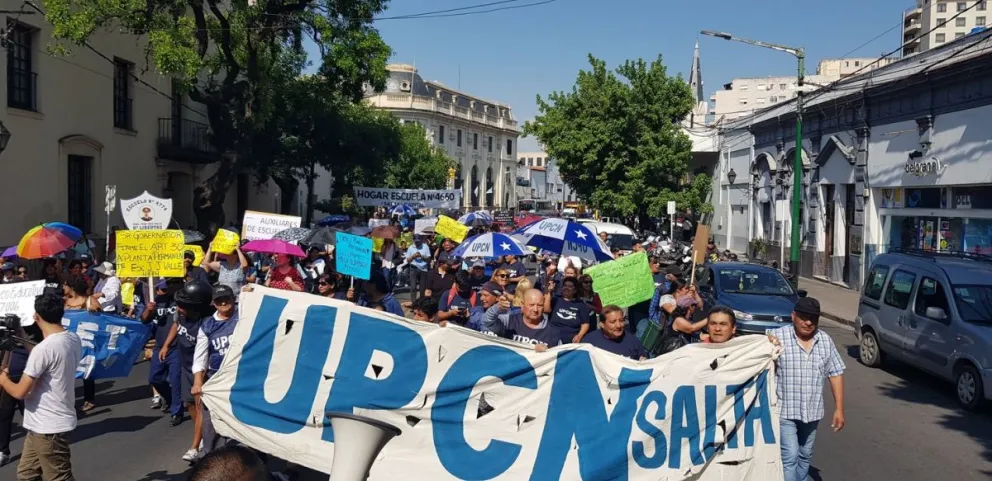 Gustavo Sáenz firmó el pase a planta permanente de los trabajadores de la UPCN