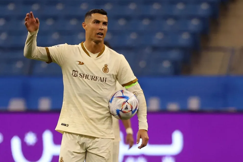 Cristiano Ronaldo tocó fondo: Le hizo un indignante gesto a los hinchas que cantaban por Messi