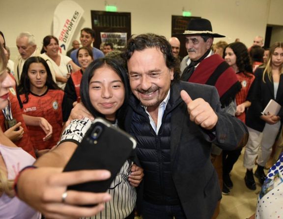Gustavo Sáenz acompañó la presentación de los Juegos Evita 2023